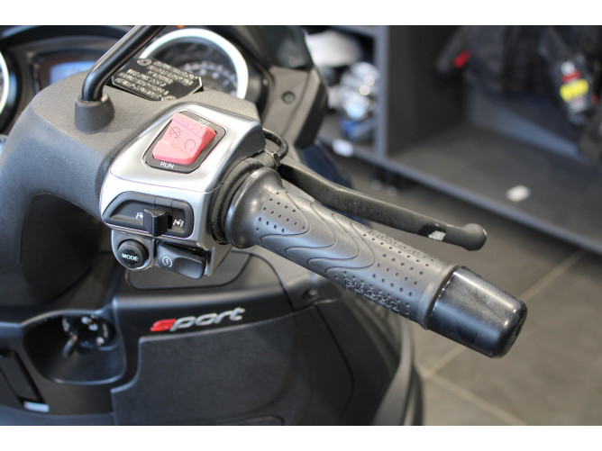 Piaggio MP3 300 Sport 