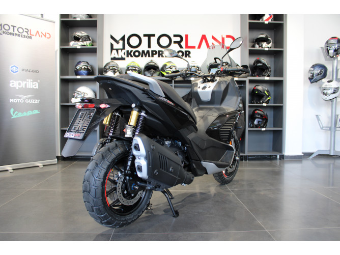 Aprilia SR GT 400 