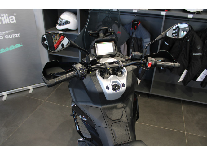 Aprilia SR GT 400 