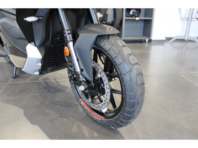 Aprilia SR GT 400 
