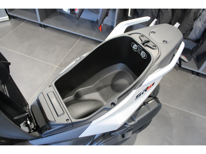 Aprilia SR GT 400 