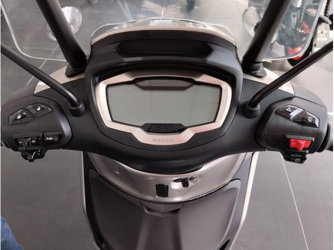Piaggio Beverly 400 
