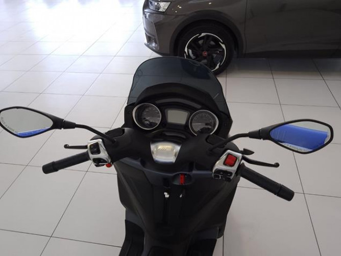 Piaggio MP3 300 Sport 