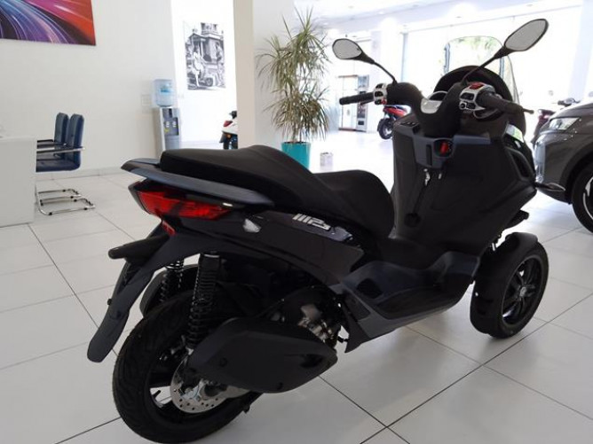 Piaggio MP3 300 Sport 