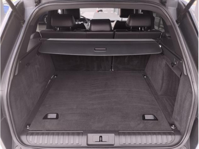 Land Rover Range Rover Sport 3.0 HSE AUT 4WD 