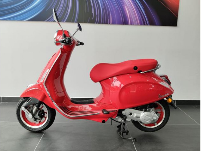 Vespa Primavera 50 Red 