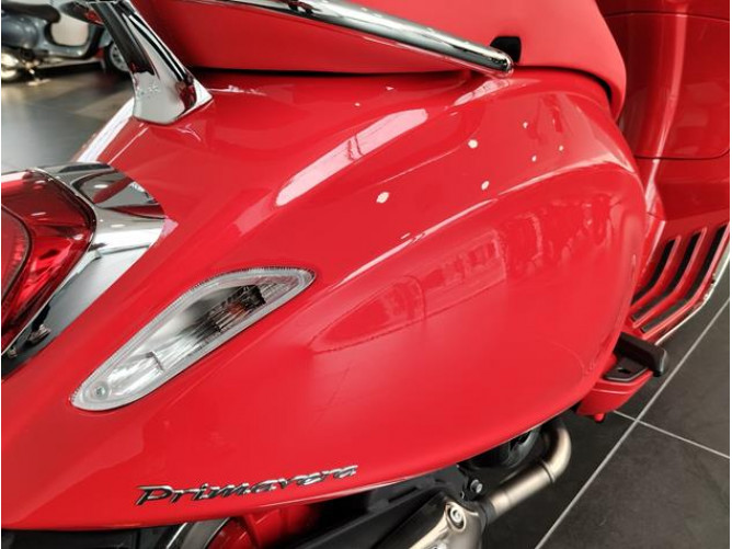 Vespa Primavera 50 Red 