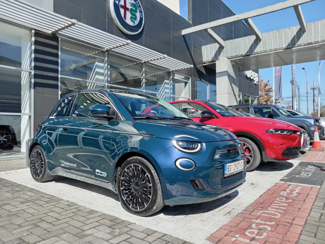 Fiat 500e BEV 42KWH 118ks  LA PRIMA DEMO 