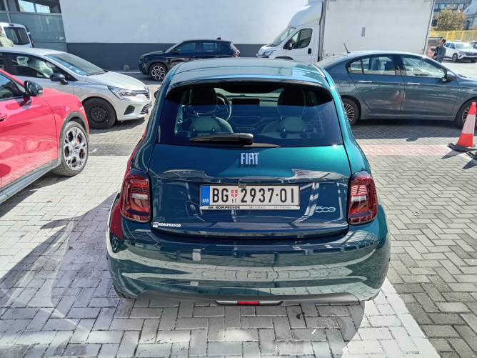Fiat 500e BEV 42KWH 118ks  LA PRIMA DEMO 