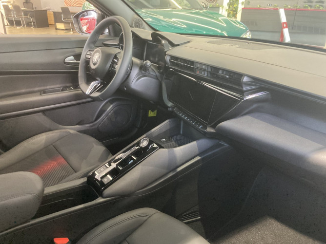 Alfa Romeo Junior 1.2 136ks MHEV DCT6 SPECIALE 