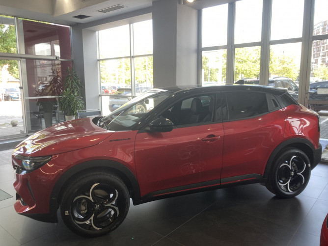 Alfa Romeo Junior 1.2 136ks MHEV DCT6 SPECIALE 