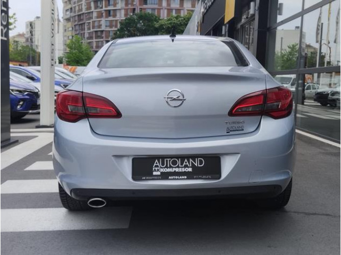 Opel Astra J 1.4 Enjoy 