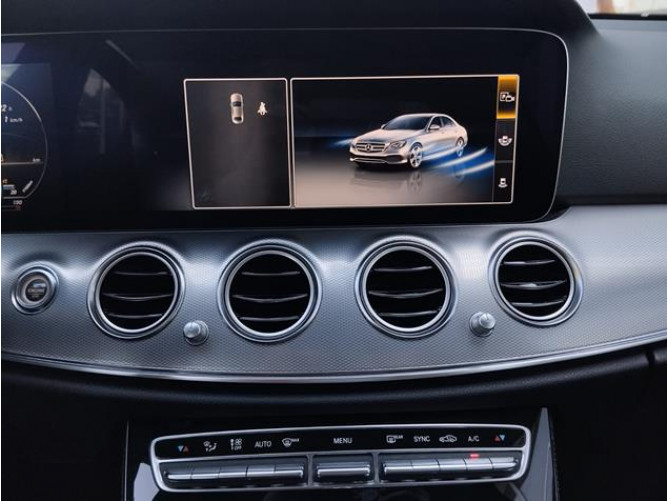 Mercedes Benz E 220 D 4MATIC 