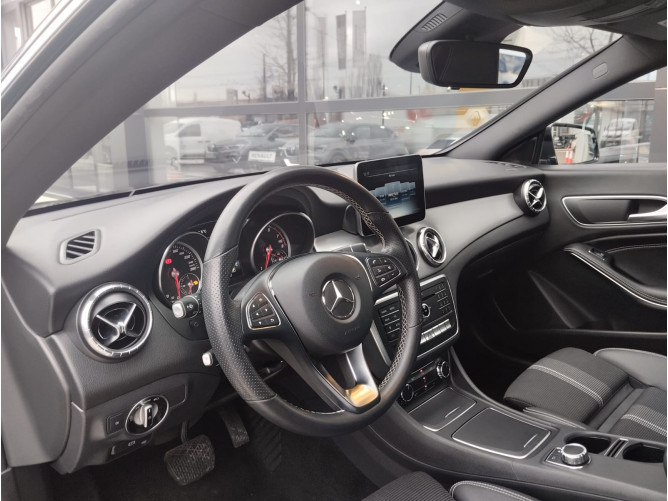 Mercedes Benz CLA 180 1.6 AUT 