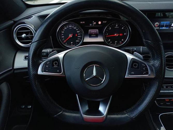Mercedes Benz E 220 D 4MATIC 