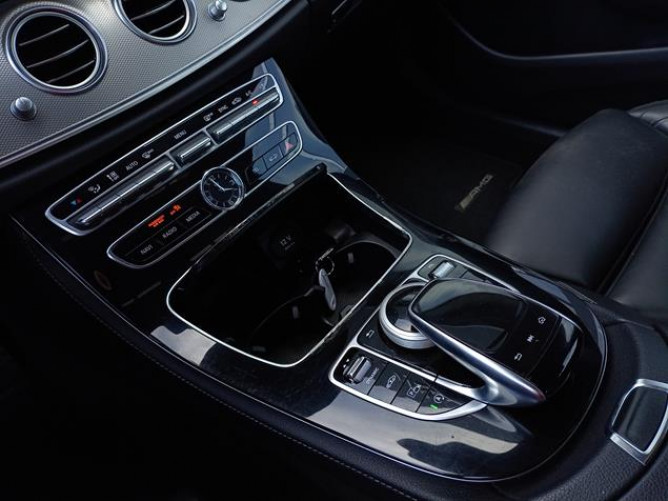 Mercedes Benz E 220 D 4MATIC 