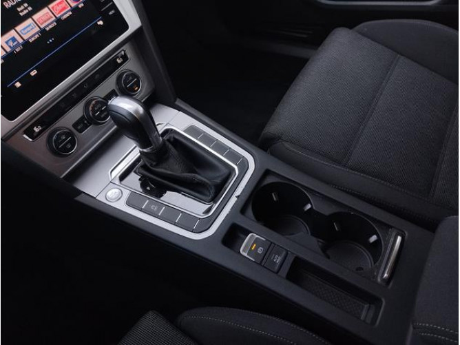 Volkswagen Passat B8 1.6 TDI SW DSG 